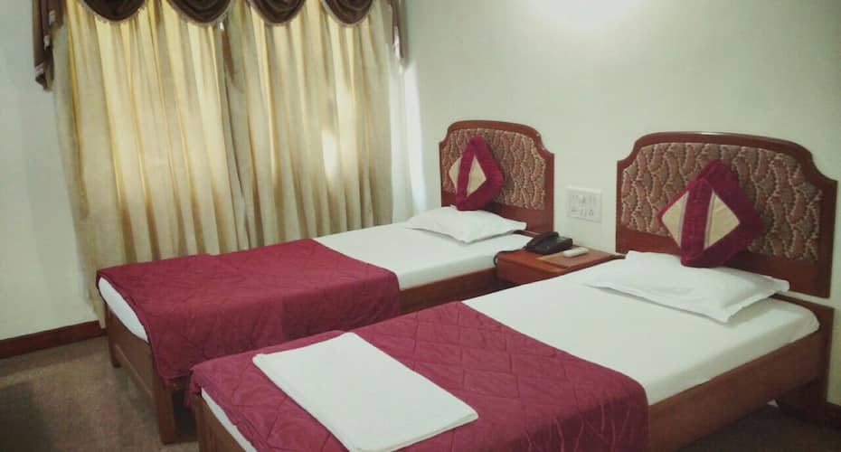 Hotel Yadgar, Surat 5